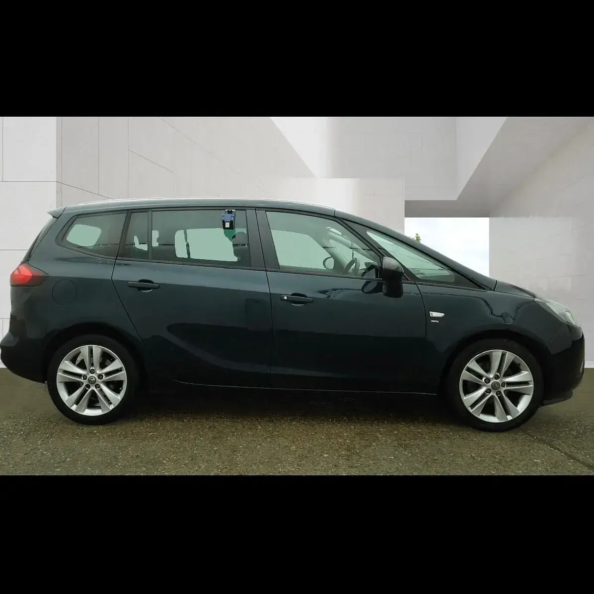 Used Vauxhall Zafira SRi 2015 Green MPV