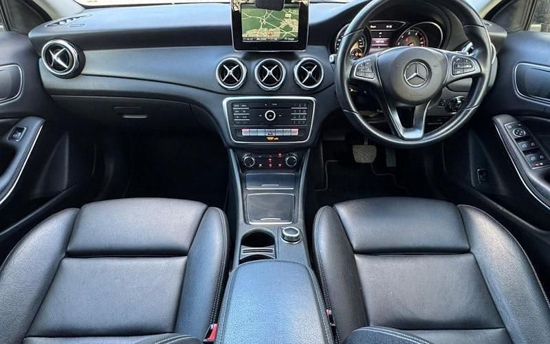 Used Mercedes GLA200 Executive 156 HP (114 kW) 2018 Silver SUV