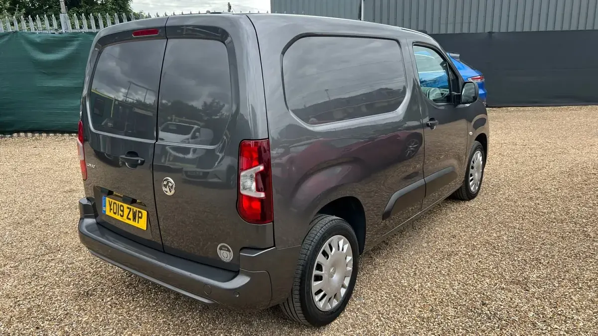 Used Vauxhall Combo Sportive 100 HP (73 kW) 2019 Grey MPV