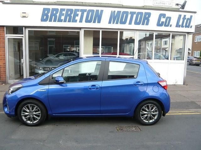 Blue Used 2018 Toyota Yaris Hybrid Hatchback | £11,950 (Good price) - Image 1/4