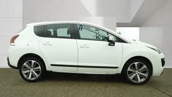 Used Peugeot 3008 Allure 2016 White Hatchback
