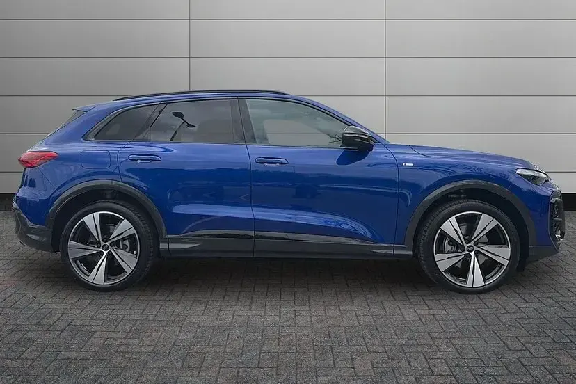 New Audi Q5 Black Edition 204 HP (150 kW) 2026 Ultra blue SUV