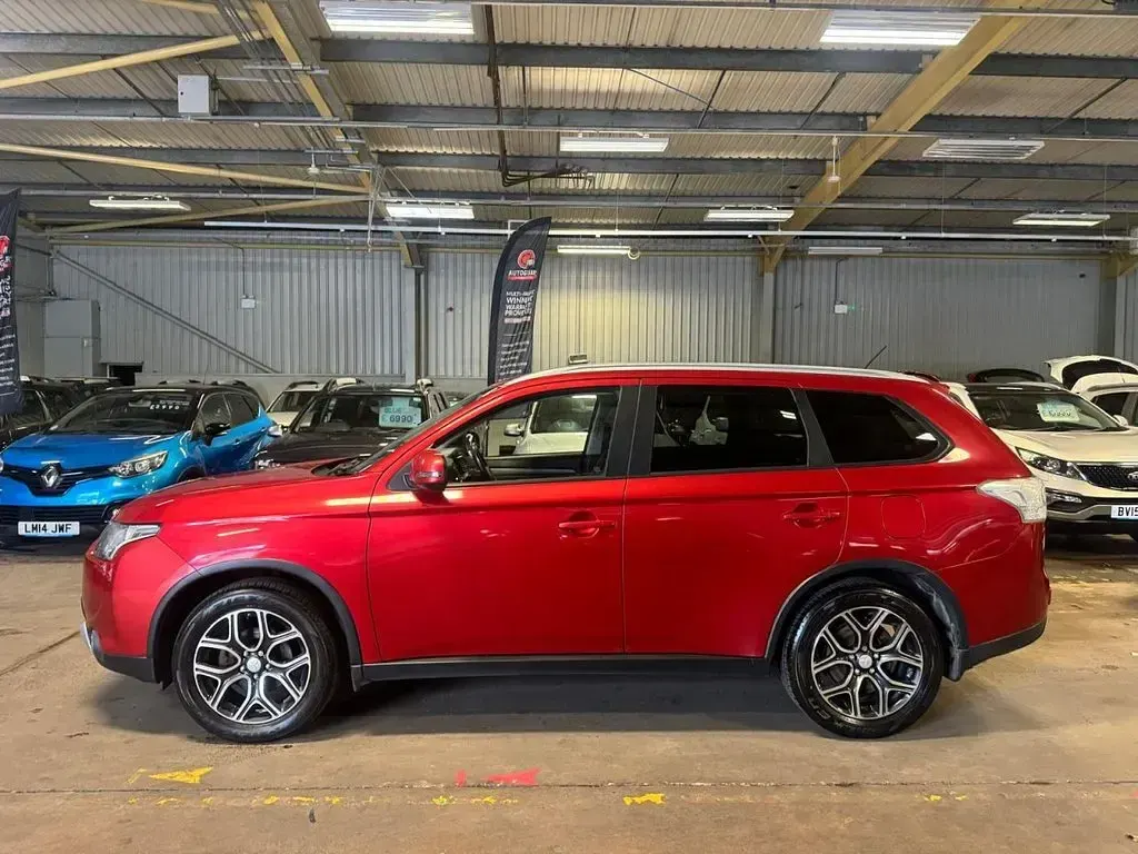 Used Mitsubishi Outlander 150 HP (110 kW) 2015 Red SUV