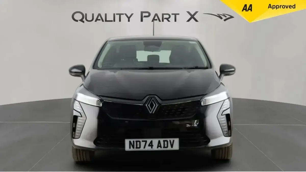 Begagnad Renault Clio V Evolution 145 HK (106 kW) 2024 Svart Halvkombi