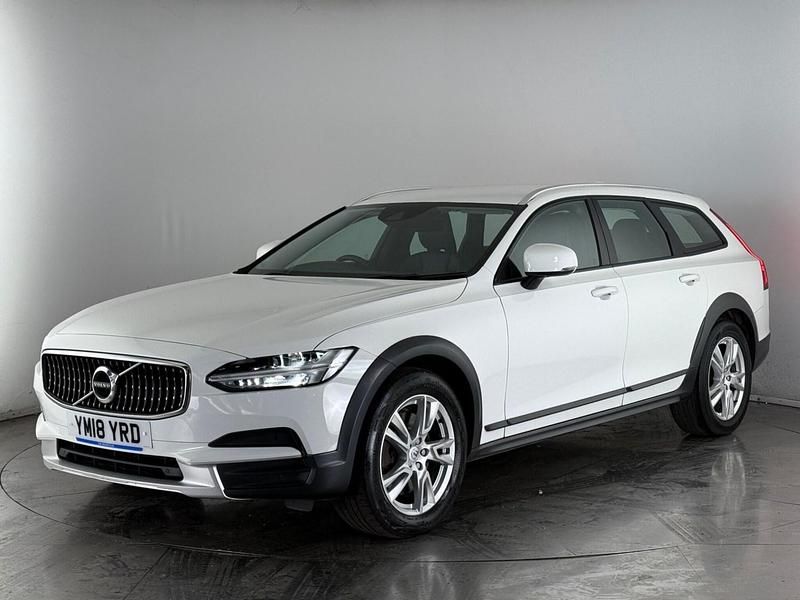 Used Volvo V90 CC 190 HP (139 kW) 2018 White Estate