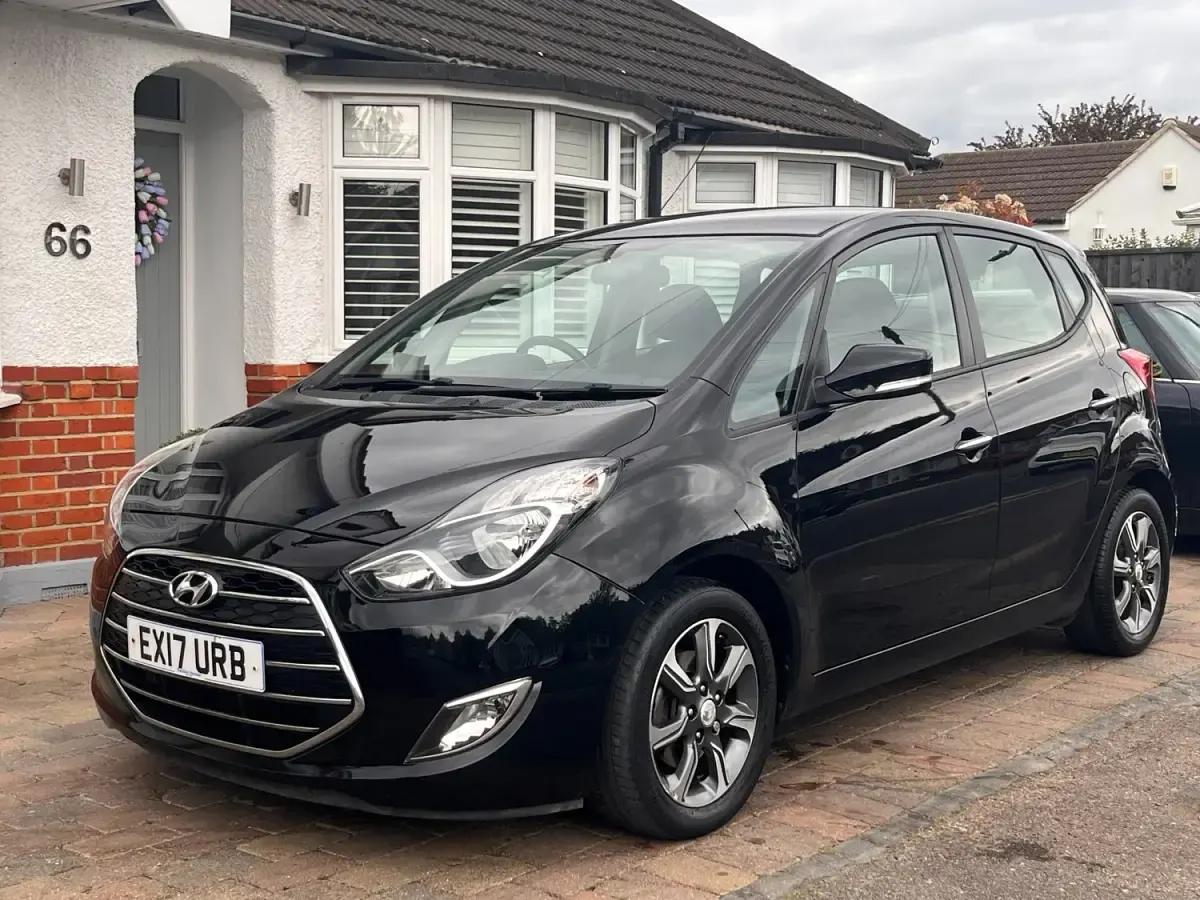 Usado Hyundai ix20 SE 90 CV (66 kW) 2017 Negro Utilitario