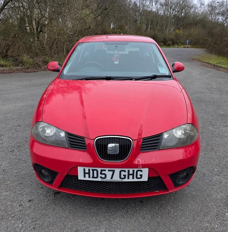 Begagnad Seat Ibiza Reference 70 HK (51 kW) 2008 Röd Halvkombi
