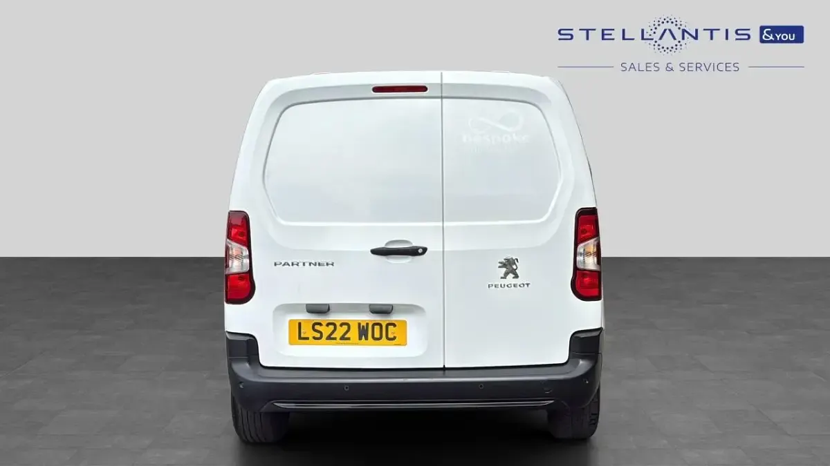 Used Peugeot Partner Premium 100 HP (73 kW) 2022 White MPV