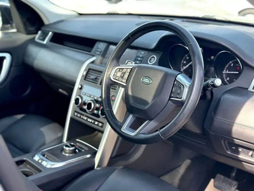Used Land Rover Discovery Sport HSE Luxury 180 HP (132 kW) 2018 Silver SUV