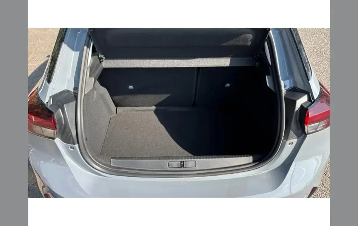 Used Vauxhall Corsa Design Edition 73 HP (53 kW) 2024 Grey Hatchback