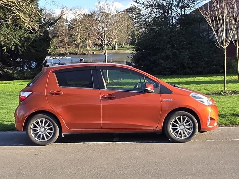 Second-hand Toyota Yaris Hybrid 2026 Portocaliu Hatchback