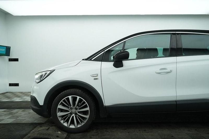 Used Vauxhall Crossland X S 83 HP (61 kW) 2020 White SUV