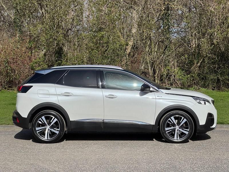 Used Peugeot 3008 GT-line 130 HP (95 kW) 2018 White metallic SUV