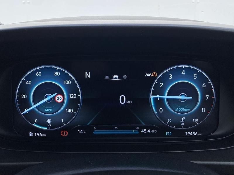 Black Used 2022 Hyundai i20 SE Hatchback | £12,955 (Fair price) - Image 1/3