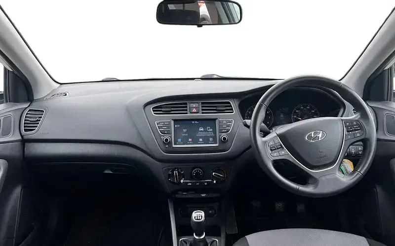 Used Hyundai i20 SE 84 HP (61 kW) 2020 White Hatchback