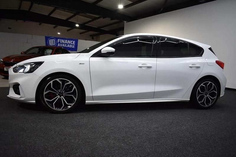 Used Ford Focus ST-Line X 120 HP (88 kW) 2019 White Hatchback
