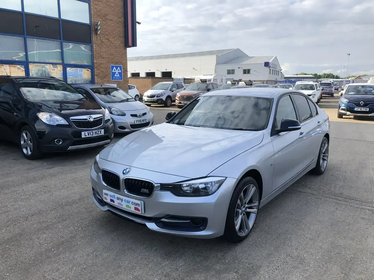 Used BMW 318 Sport Line 2014 Silver Sedan