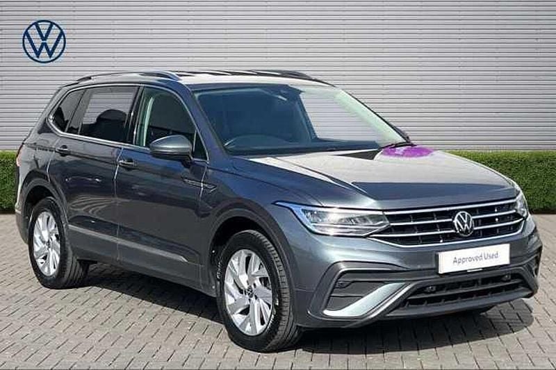 Used VW Tiguan Allspace Life 150 HP (110 kW) 2023 Platinum grey metallic SUV