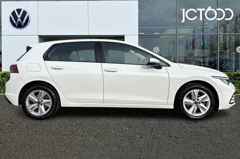 Used VW Golf VIII Life 130 HP (95 kW) 2024 White Hatchback
