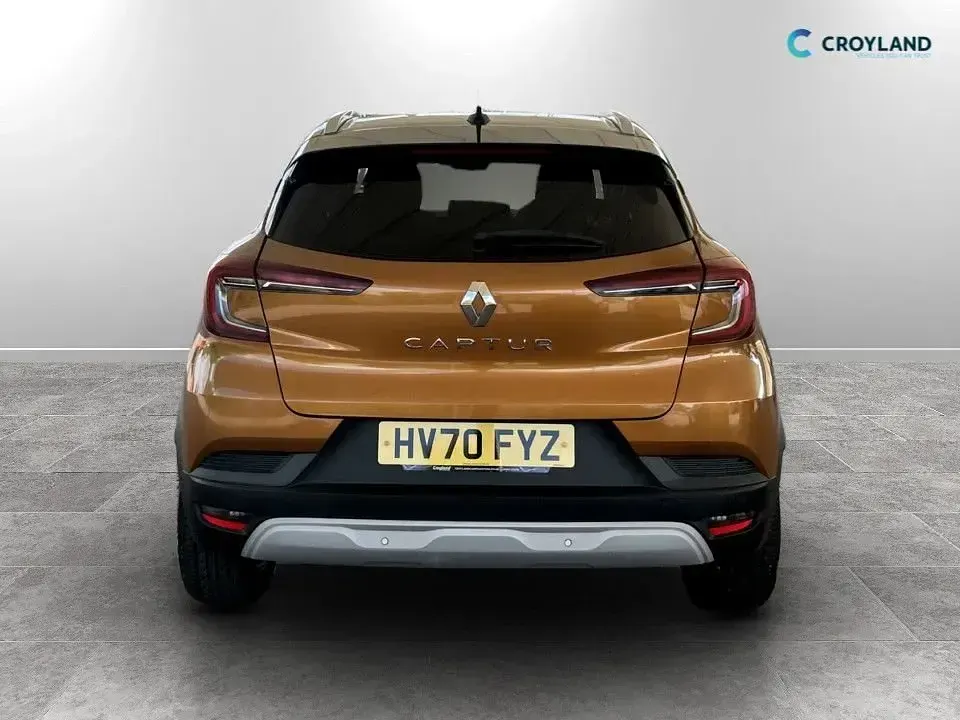 Used Renault Captur Iconic 100 HP (73 kW) 2020 Orange/black SUV