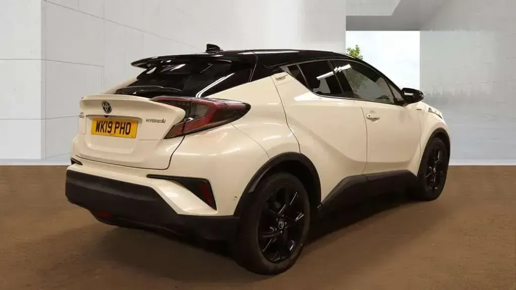 Used Toyota C-HR 2019 White SUV
