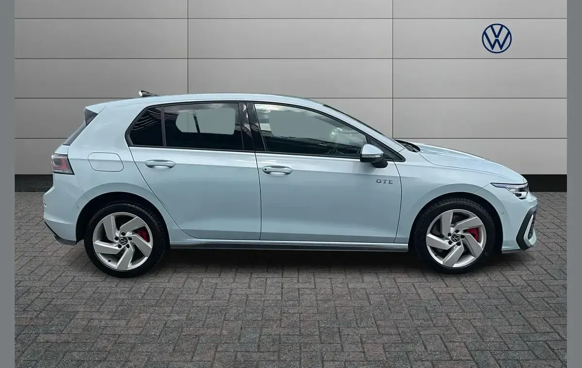 Used VW Golf VIII GTE 272 HP (200 kW) 2025 Blue Hatchback