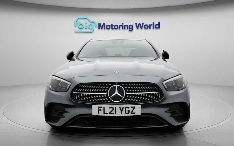 Begagnad Mercedes E220 AMG line 194 HK (142 kW) 2021 Grå Sedan