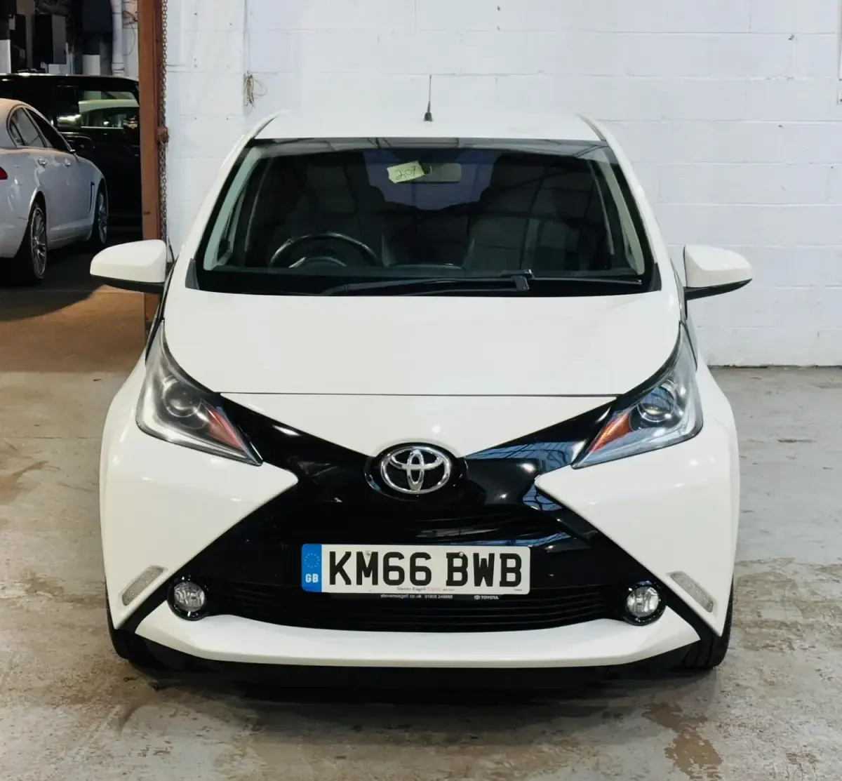 Used Toyota Aygo x-press 2016 White Hatchback