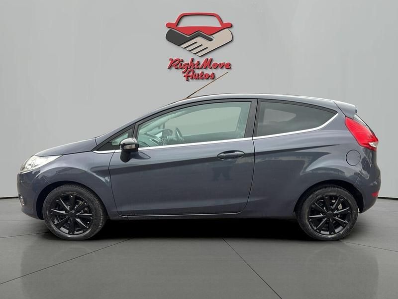 Used Ford Fiesta Zetec 82 HP (60 kW) 2011 Grey Hatchback