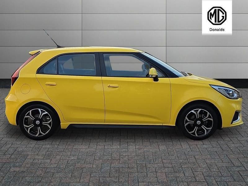 Used MG MG3 Exclusive 106 HP (77 kW) 2022 Yellow Hatchback