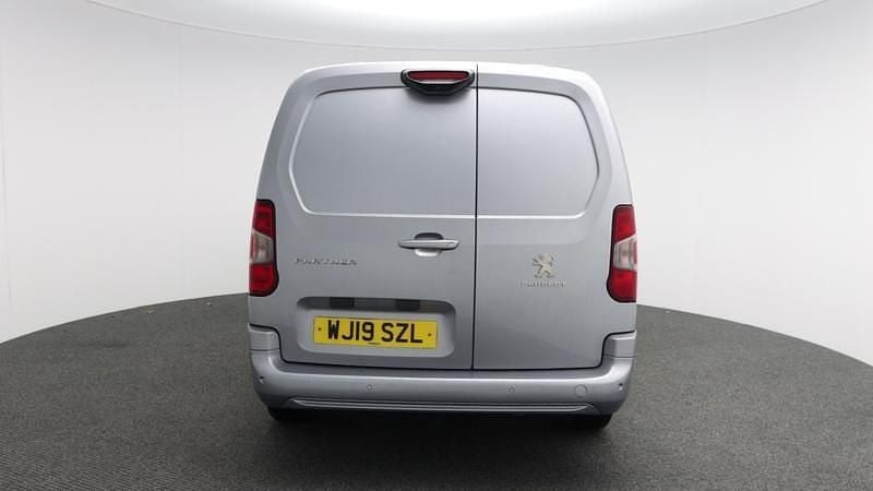 Used Peugeot Partner 130 HP (95 kW) 2019 Grey MPV