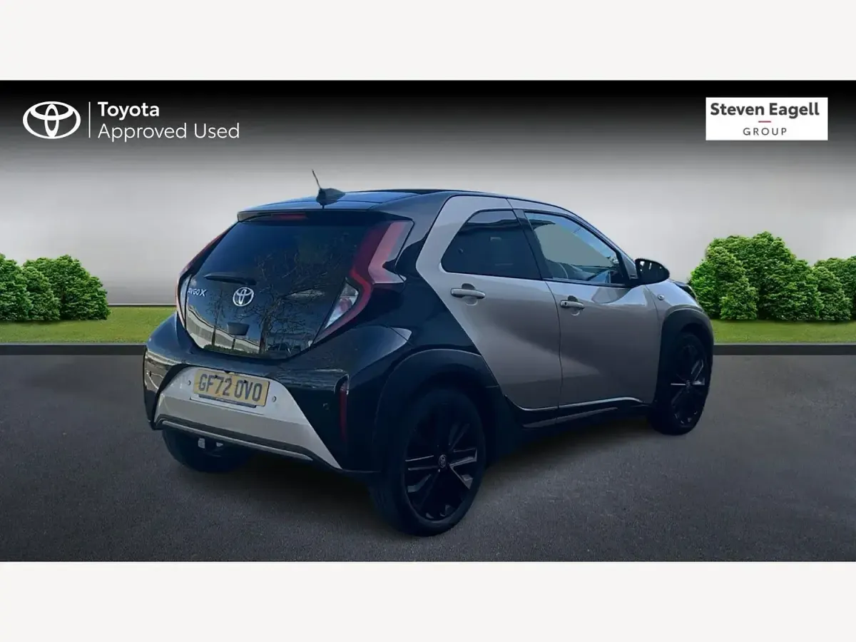 Używany Toyota Aygo X Edition 72 KM (52 kW) 2022 Beżowy SUV