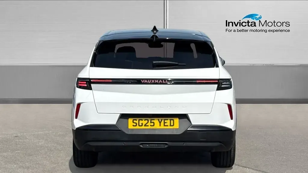 Used Vauxhall Grandland X Ultimate 136 HP (100 kW) 2025 Arctic white gloss SUV