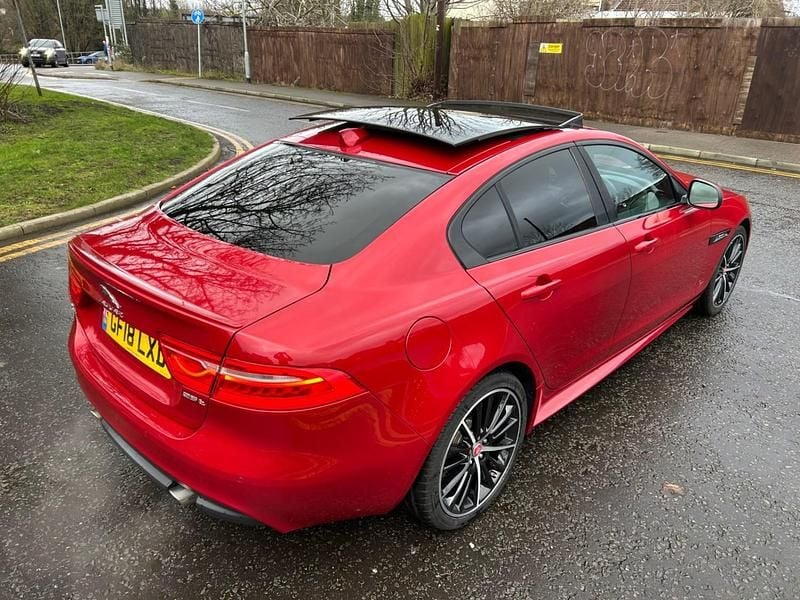 Begagnad Jaguar XE R-Sport 2018 Röd Sedan