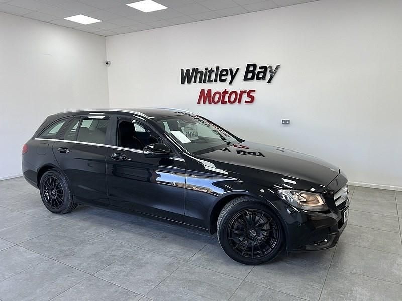 Used Mercedes C200 Executive 136 HP (100 kW) 2016 Black Estate