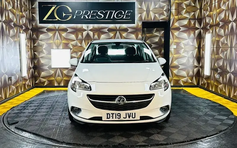 Used Vauxhall Corsa SRi 90 HP (66 kW) 2019 White Hatchback