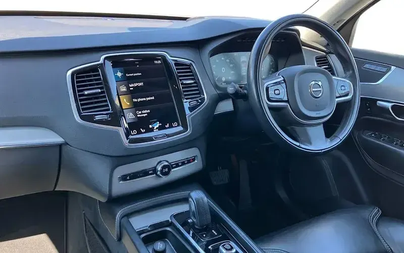 Used Volvo XC90 Momentum 250 HP (183 kW) 2020 White SUV