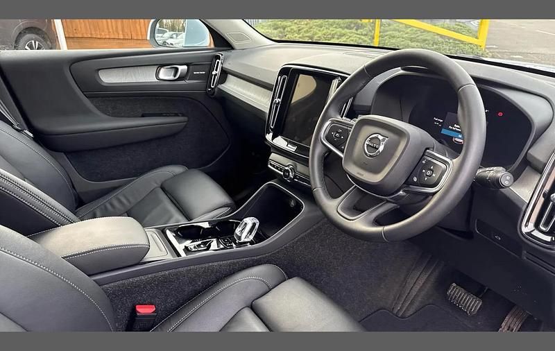 Used Volvo XC40 Ultra 161 HP (118 kW) 2025 Blue SUV