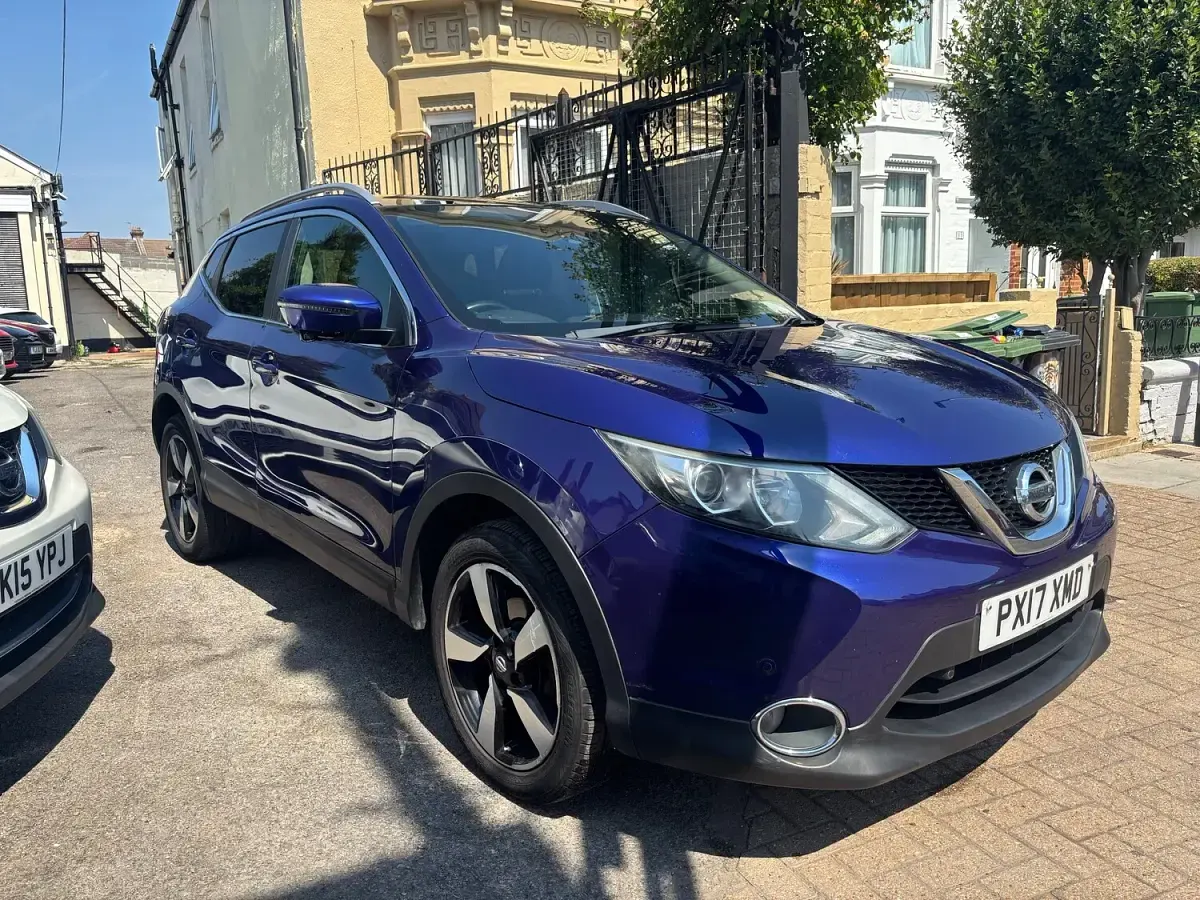 Used Nissan Qashqai N-Connecta 115 HP (84 kW) 2017 Blue SUV
