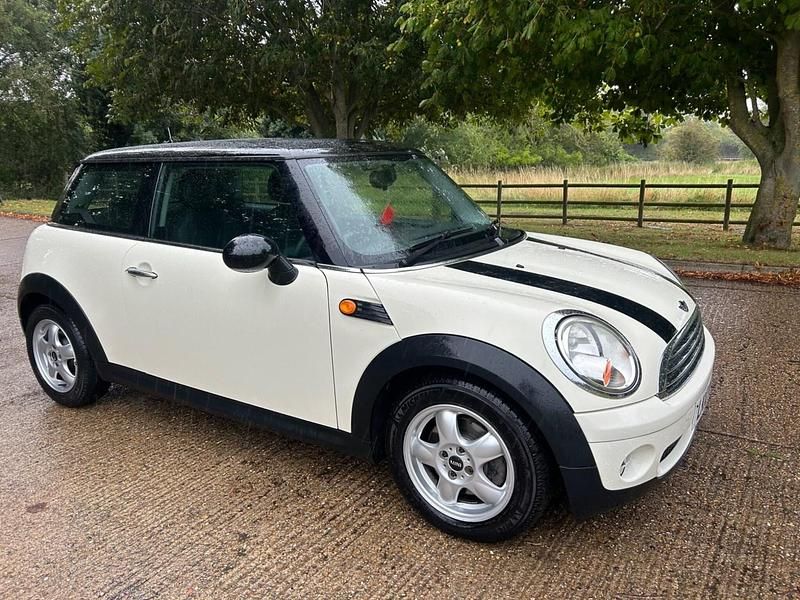 White Used 2010 Mini Cooper Hatch Hatchback | £3,490 (Good price) - Image 1/4