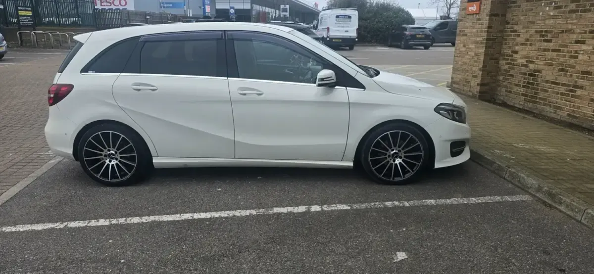 Begagnad Mercedes B180 Executive 122 HK (89 kW) 2016 Vit Minibuss