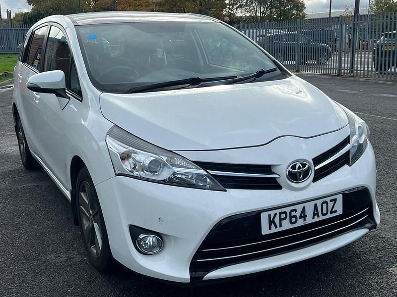White Used 2014 Toyota Verso Trend MPV | £3,000 (A bit pricey) - Image 1/4
