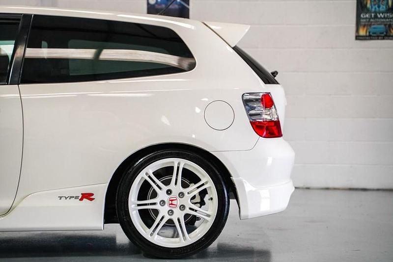 Used Honda Civic Type R 212 HP (155 kW) 2002 White Hatchback