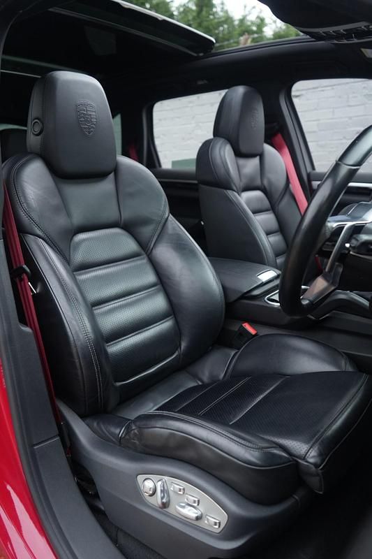 Used Porsche Cayenne 262 HP (192 kW) 2015 Red SUV