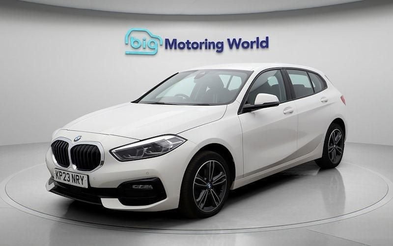 Used BMW 118 Sport Line 150 HP (110 kW) 2022 White Hatchback