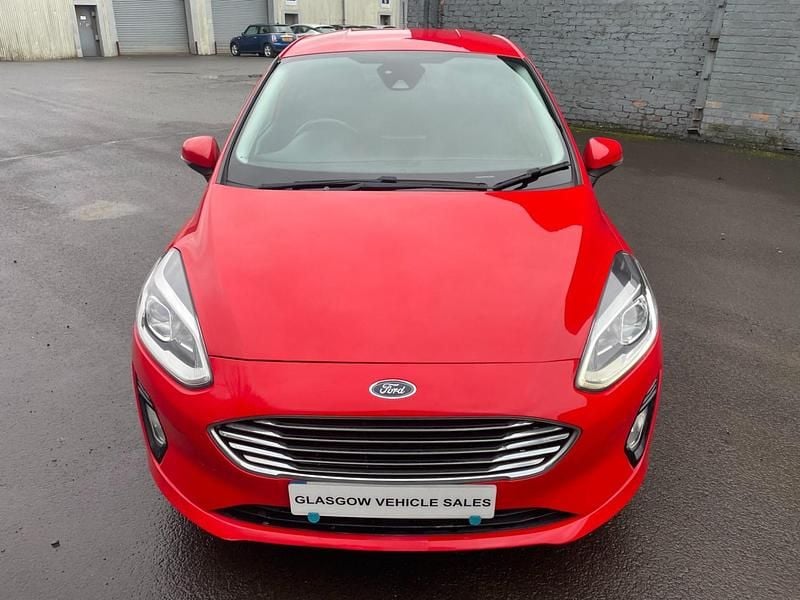 Used Ford Fiesta Zetec 85 HP (62 kW) 2018 Red Hatchback