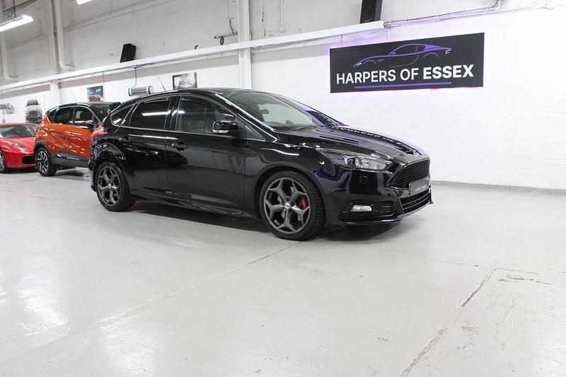Black Used 2015 Ford Focus ST Hatchback | £8,395 (Fair price) - Image 1/4