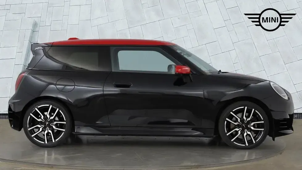 Used Mini Cooper SE Hatch 158 kW (215 HP) 2025 Black Hatchback