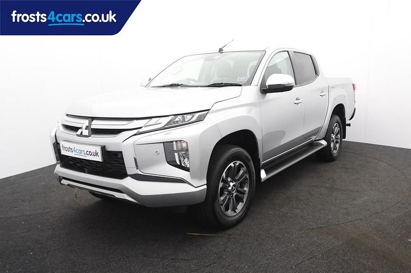 Usado Mitsubishi L200 150 HP (110 kW) 2020 Prateado Pickup