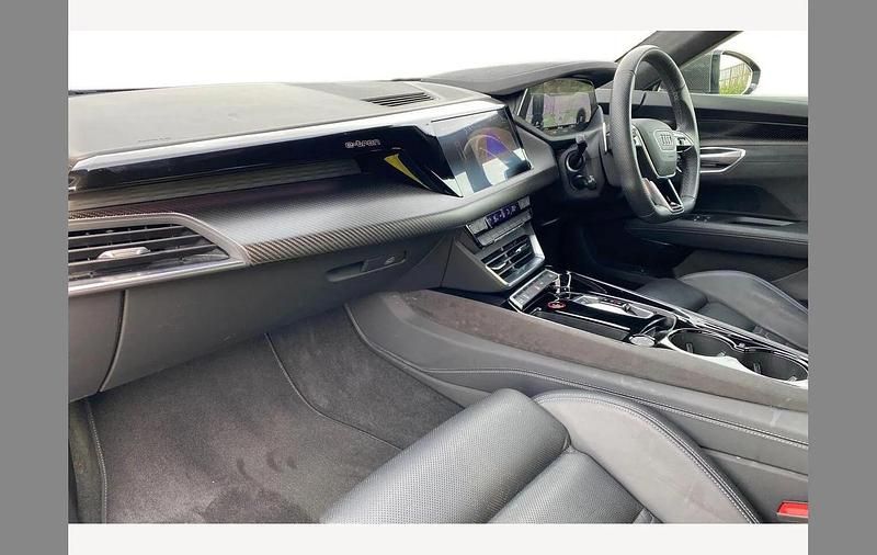 Used Audi e-tron GT quattro Design 475 kW (646 HP) 2022 Daytona grey Sedan